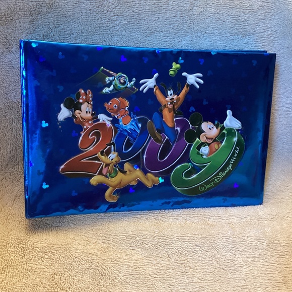 WALT DISNEY WORLD RESORT 2009 Photo Album - Picture 1 of 4